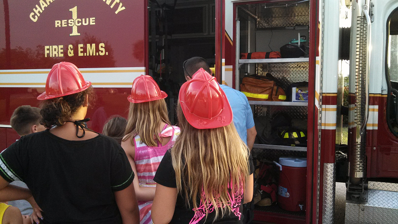 kids learning about an ambulance