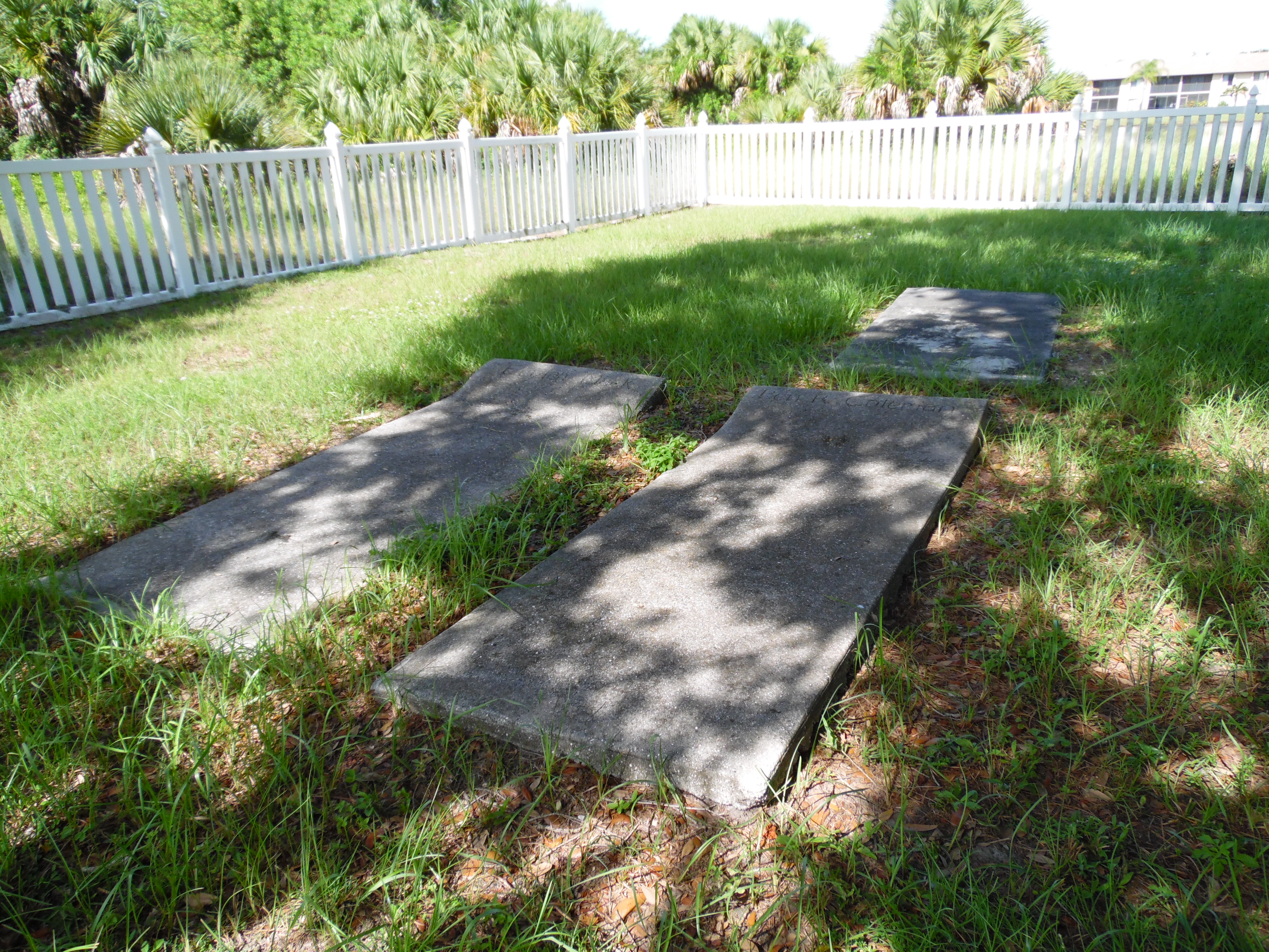 Hickory Bluffs Gravesite photo of gravestones